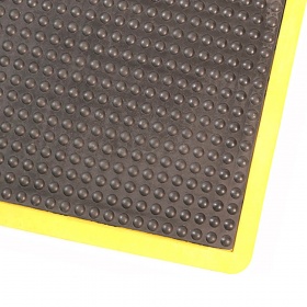 The bubble mat is also available with a yellow trim for checkouts, production lines and workstations