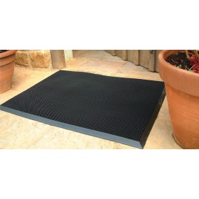 Insitu product image of the multiguard mat in an outside area. 