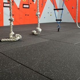 gym-mat_insitu_blackwithgreyflecks