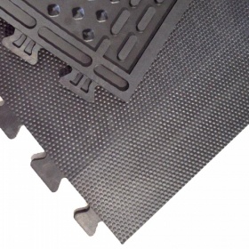 Corner product picture of Livestock mats which can be easily pieced together