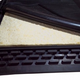 Product image of the solid edge if the mat which prevents the dirt seeping from outside