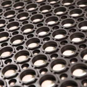 Close up image of the large holes throughout the mat allow for maximum drainage and moulded bevelled edges on all sides.
