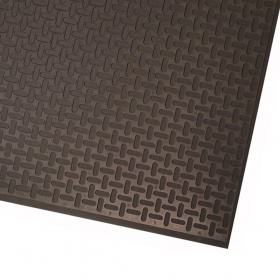 Corner product image of the Soft n safe mat - solid features a soft, sponge rubber compound that ensures comfortable standing for users over long periods. 